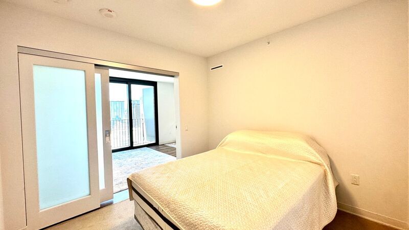 Ocean Views! 1 BED 1 BATH with 1 ASSIGNED STALL in AALII - WARD VILLAGE! property image