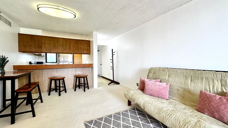 Spacious 2 BED/2 BATH - W/D & Lanai in Franklin Towers (Salt Lake) AVAILABLE NOW property image