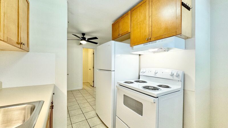 2 BEDROOM 1 BATH 1ST FLOOR UNIT WITH LARGE LANAI - KAPAHULU property image