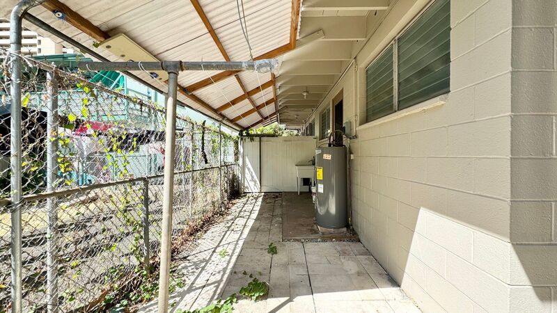 2 BEDROOM 1 BATH 1ST FLOOR UNIT WITH LARGE LANAI - KAPAHULU property image