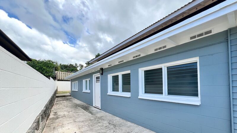 BEAUTIFULLY REMODELED 1 BEDROOM UNIT IN KANEOHE! property image