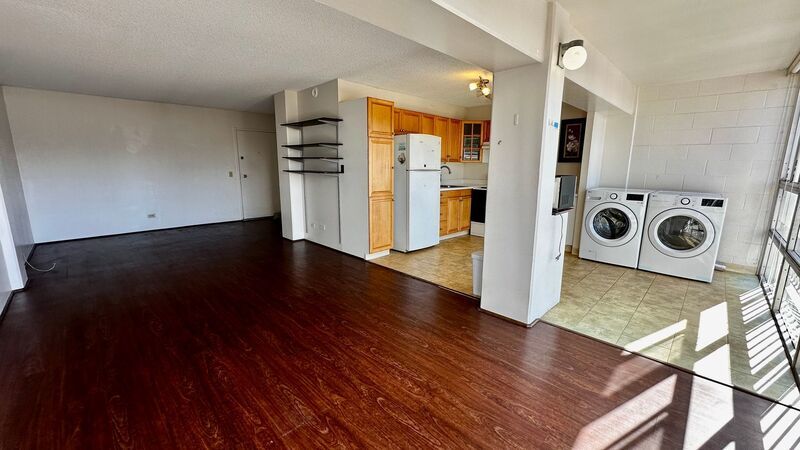 Available NOW - Spacious Studio, 1 Bath, with 1 Assigned Parking property image