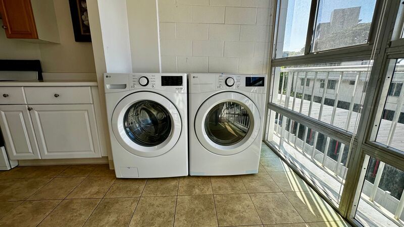 Available NOW - Spacious Studio, 1 Bath, with 1 Assigned Parking property image