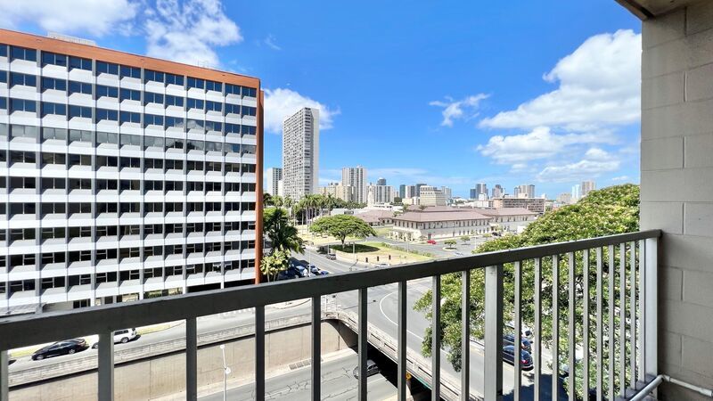 UPDATED 2 BEDROOM UNIT IN CONVENIENT PUNAHOU property image