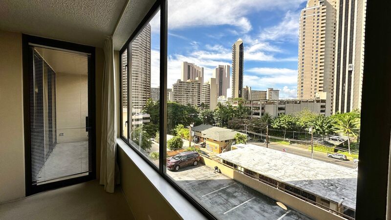 Chateau Waikiki AVAILABLE NOW - Pet Friendly, Washer/Dryer, Lanai, Central AC INCLUDED!! property image