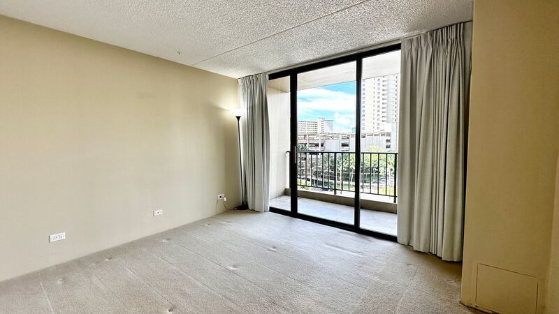 Chateau Waikiki AVAILABLE NOW - Pet Friendly, Washer/Dryer, Lanai, Central AC INCLUDED!! property image