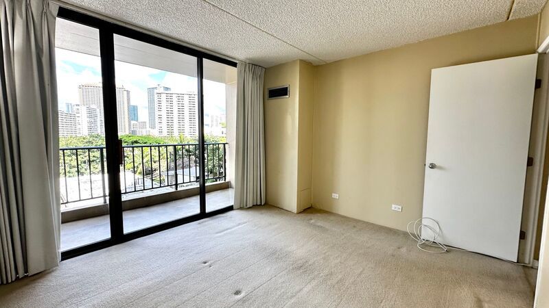 Chateau Waikiki AVAILABLE NOW - Pet Friendly, Washer/Dryer, Lanai, Central AC INCLUDED!! property image