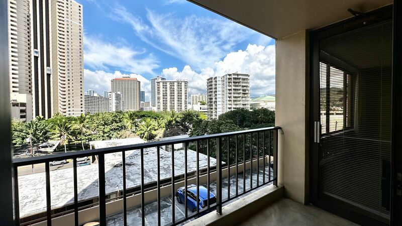 Chateau Waikiki AVAILABLE NOW - Pet Friendly, Washer/Dryer, Lanai, Central AC INCLUDED!! property image