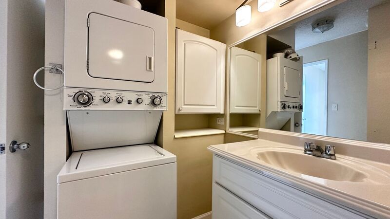 Chateau Waikiki AVAILABLE NOW - Pet Friendly, Washer/Dryer, Lanai, Central AC INCLUDED!! property image