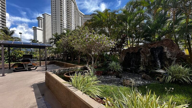 Chateau Waikiki AVAILABLE NOW - Pet Friendly, Washer/Dryer, Lanai, Central AC INCLUDED!! property image