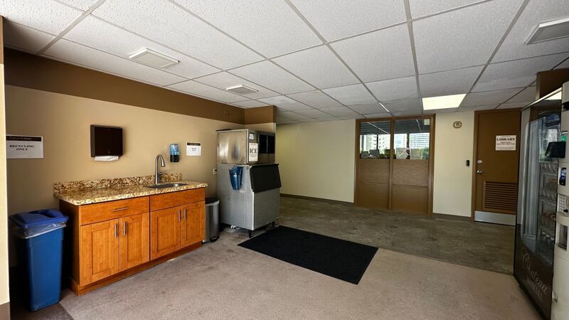 Chateau Waikiki AVAILABLE NOW - Pet Friendly, Washer/Dryer, Lanai, Central AC INCLUDED!! property image